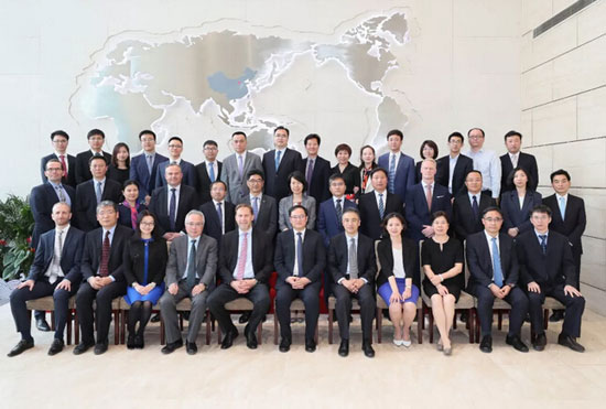 江南造船和馬士基航運(yùn)5艘2200箱船建造合同正式簽約