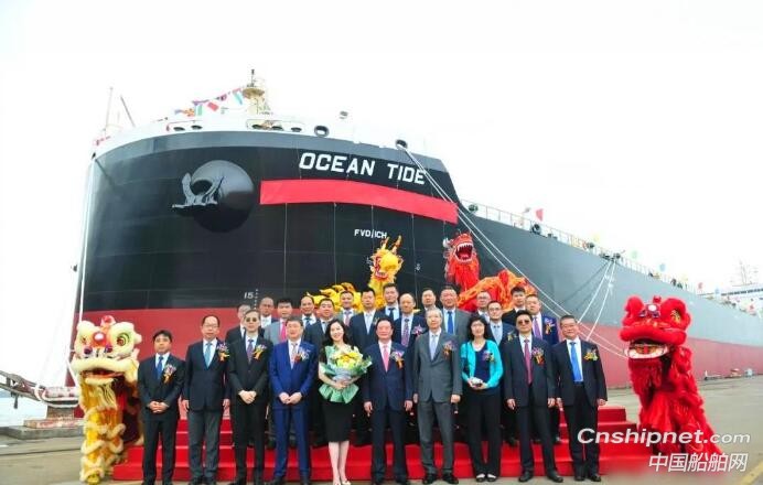揚子江船業(yè)82000DWT散貨船順利命名交付
