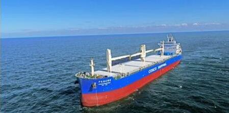 大連中遠(yuǎn)海運(yùn)重工6.2萬(wàn)噸多用途紙漿船5號(hào)船完成試航